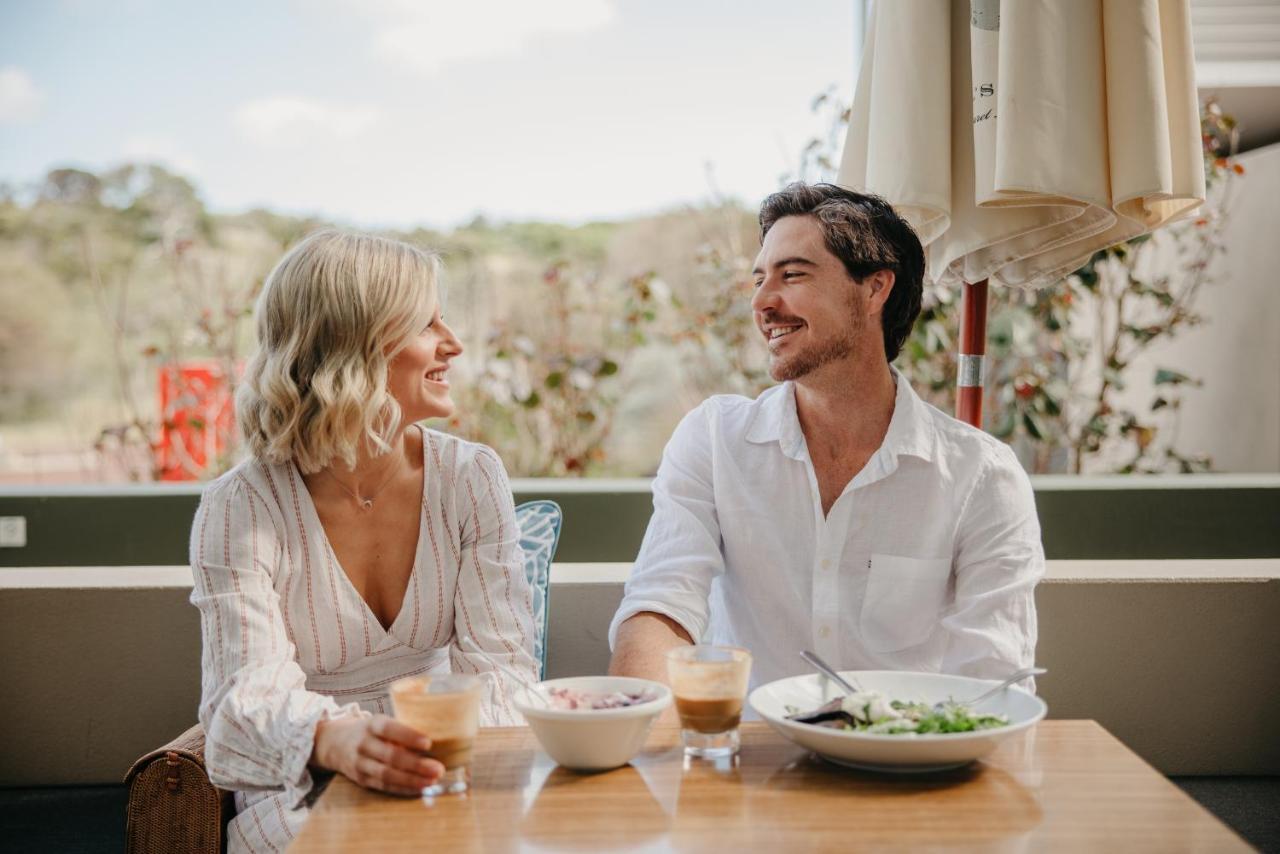 Smiths Beach Resort Yallingup Luaran gambar A couple dining together